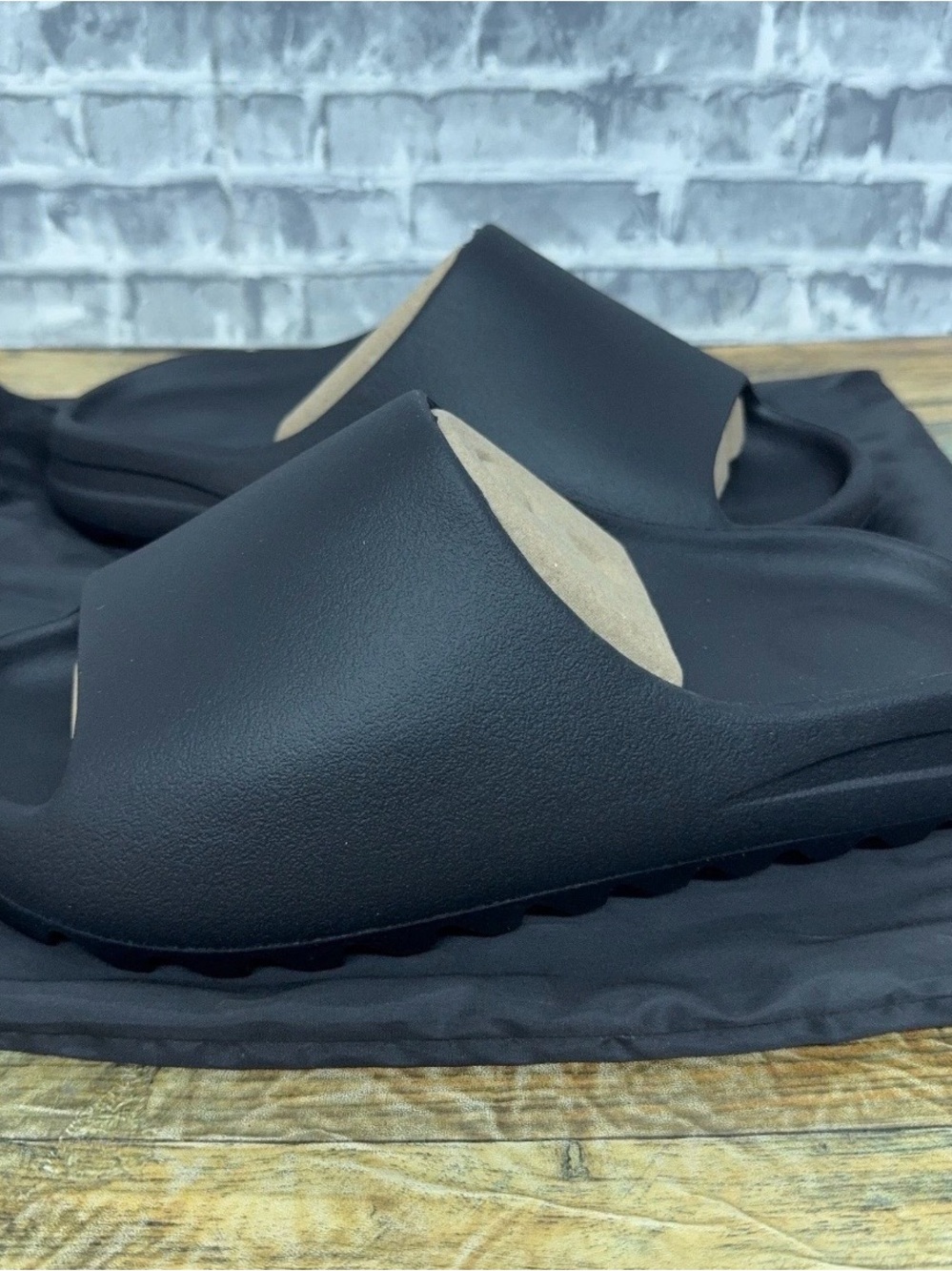 Yeezy slides YS-01 size 10